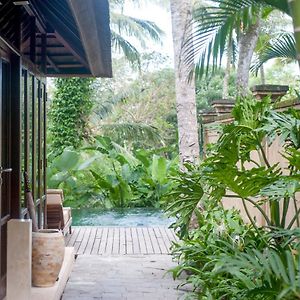 Vila com piscina de 1 cama